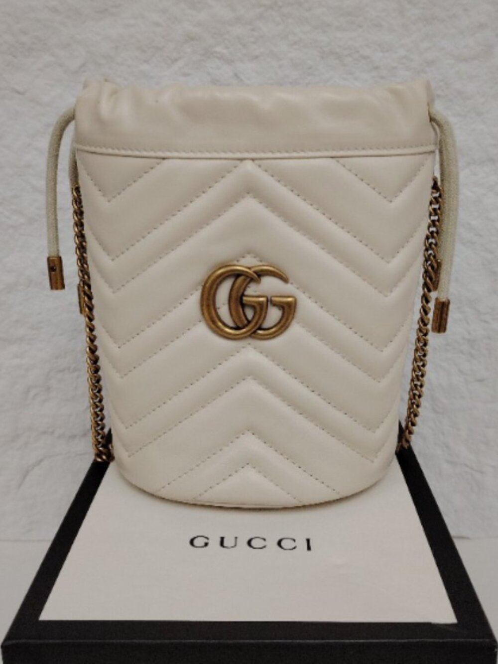 NWT, GUCCI Marmont mini cylindrical white wavy leather - Picture 2 of 6